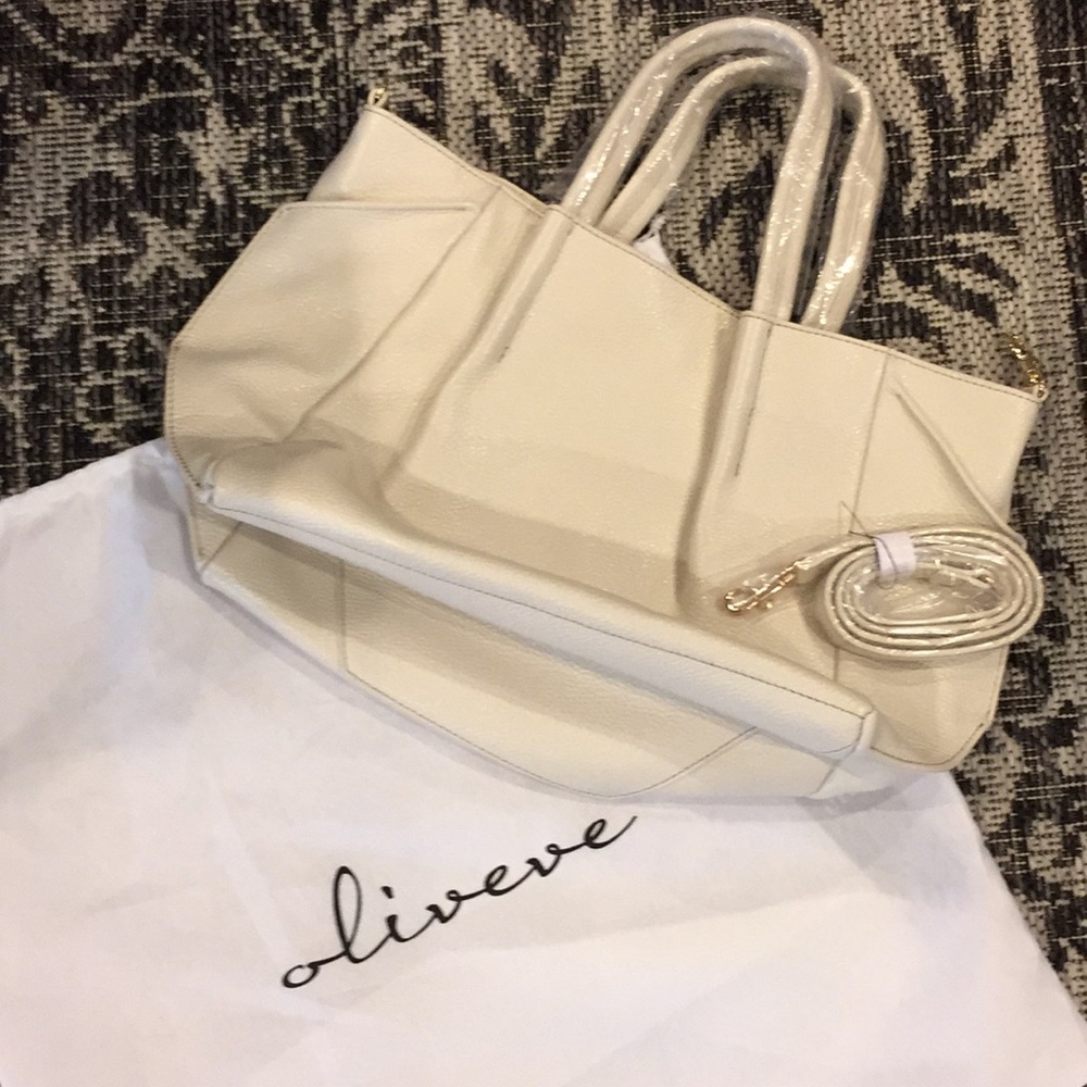 White/Cream  leather purse. Oliveve